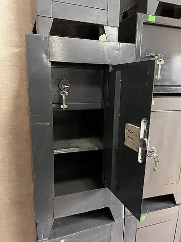 Сейфы для денег и документов: Сейфы для дома и офиса - Типы: компактные настольные, средние и — 8