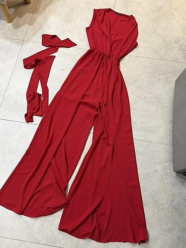 Qırmızı rəngdə qadın kombinezon-elbise (jumpsuit) - Model: Qolsuz