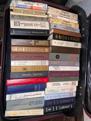 Художественная литература: Срочно продам книги от 30 до 100 сомов. Все книги в хорошем состоянии