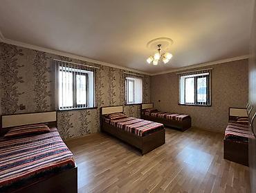 Günlük kirayə mənzillər: 3 otaqlı — 4