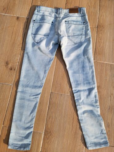 Farmerke: Muske farmerke L vel Poluobim struka 45do 50 cm,duzina 105 cm,imaju — 7