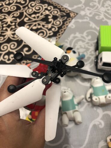 Oyuncaqlar: Oyuncaqlar,metal arabalar,mashinlar,yumshaq oyuncaq — 10