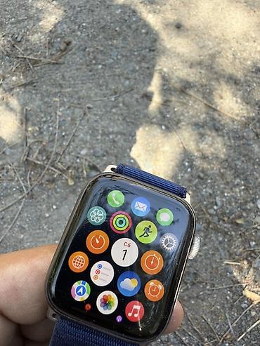 Смарт-часы: Часы apple watch с сенсорным дисплеем и боковой «коронкой». Корпус — 3