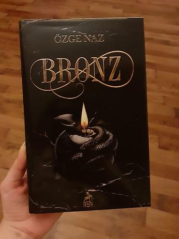 Книги и журналы: İçinde xüsusi kartı var, hec bir cızıq, yazı yoxdur. Yeni kimidir — 2