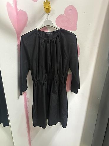 eva: Crna haljina brenda COS, veličina EUR 36. Elegantna i svedena haljina — 1