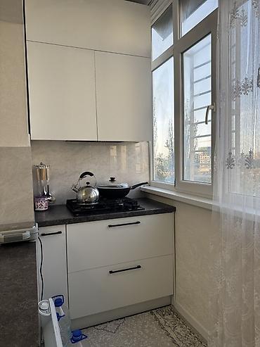 Кухонные гарнитуры: Продается 2 комнатная квартира в мкр Юг2, в центре удобное — 2
