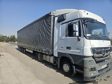 прицеп гигант: Mercedes-Benz Actros с тентованным полуприцепом - Тягач — 2