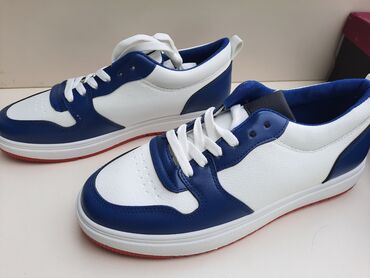 stefano obuća čizme: Plavo bele patike broj 43 Patike Dužina gazišta 28 Slanje poštom