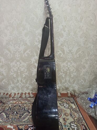 Гитары: Акустическая гитара с вырезом (dreadnought cutaway), черный глянец at lalafo.kg Гитары: Акустическая гитара с вырезом (dreadnought cutaway), черный глянец