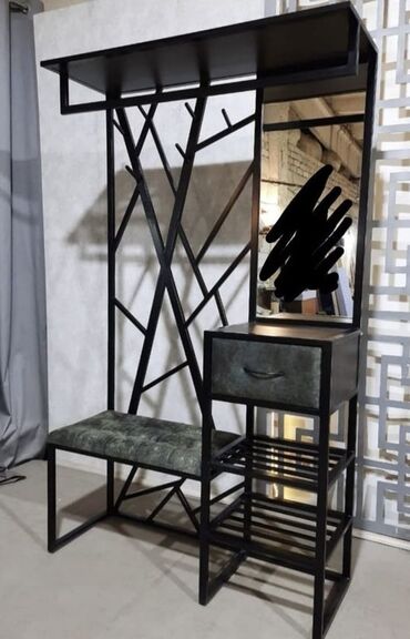 открытая вешалка для одежды: Loft/industrial üslubda dəhliz üçün kombinə edilmiş asılqan sistemi