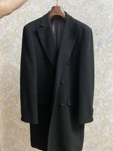 пальто: Baha alinib, 100e satilir. Hec bir defekti yoxdur