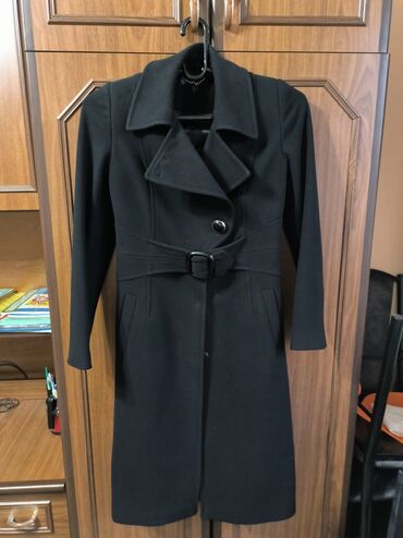черное пальто: Пальто