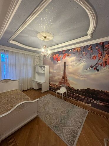 Uzunmüddətli kirayə mənzillər: 28 May metrosunun 2-ci çıxışında, 13 mərtəbəli binanın 2-ci — 3