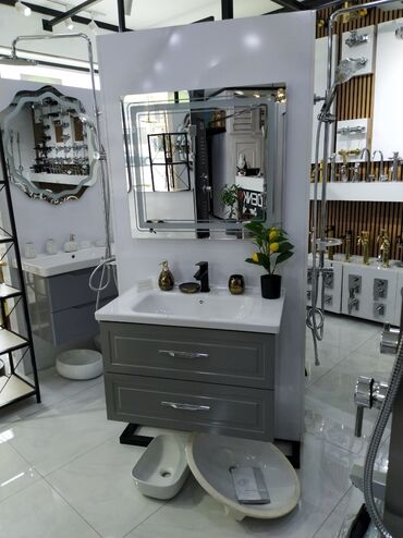 Seyflər: Bu dəstəkləyici şkaf, hamam otaqları üçün nəzərdə tutulmuş, tək
