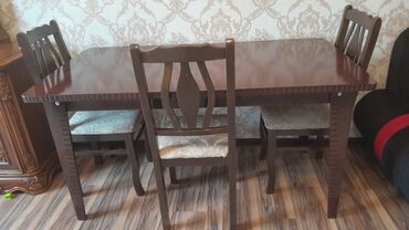 köhnə stollar: Qonaq masası, İşlənmiş, Açılan, Dördbucaq masa, Rusiya