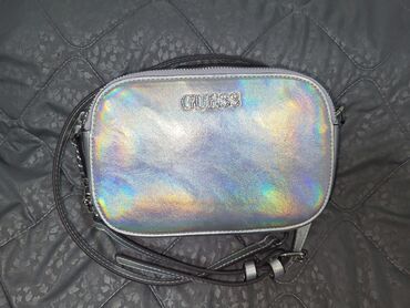 torbica muska 6: GUESS srebrna torbica sa dve pregrade. Novo