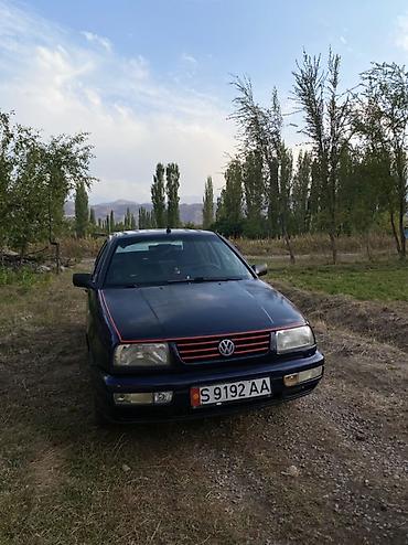 Volkswagen Vento: 1997 г., 1.6 л, Механика, Бензин, Седан