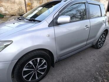 Toyota: Toyota ist: 2003 г., 1.5 л, Автомат, Бензин, Хэтчбэк