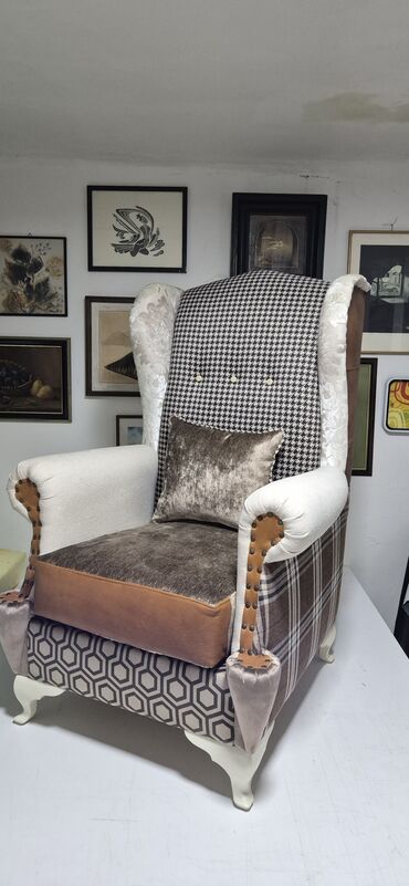 Fotelje: Fotelja sa visokim naslonom i raznolikim presvlakama kombinuje — 9