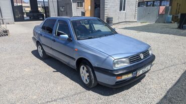 Volkswagen: Volkswagen Vento: 1993 г., 1.8 л, Механика, Бензин, Седан