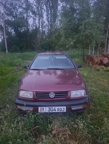 вента газ: Volkswagen Vento: 1993 г., 1.6 л, Механика, Бензин, Седан