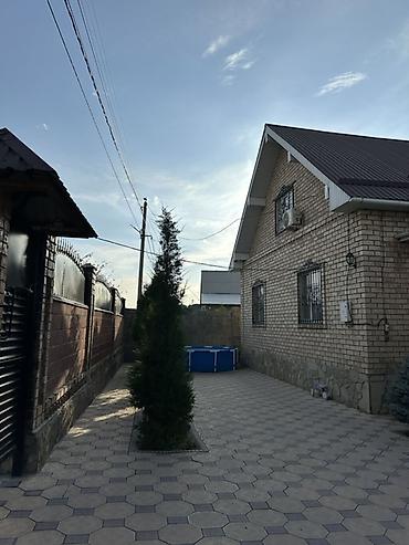 некая: Продается кирпичный дом с благоустроенным двором. Основные — 3