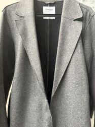 yun jaketlər: Jaket Boz rəngli jaket, S-M ölçülərə uyğundur. Dizdən aşağı