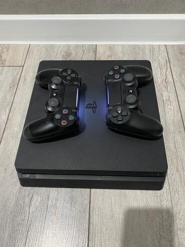 sony playstation 4 цена в бишкеке: Продаю слим прошитая +10топ игр Память 500гиг, в идеальном состоянии