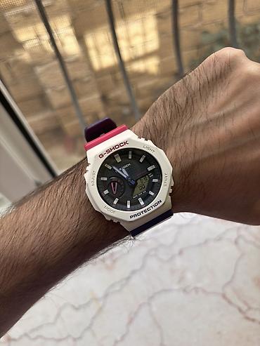 Casio G‑SHOCK GA‑2100 seriyasına bənzər analoq‑rəqəmsal qol saatı