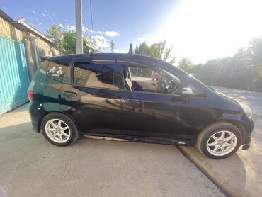 Honda: Honda Fit: 2002 г., 1.3 л, Вариатор, Бензин
