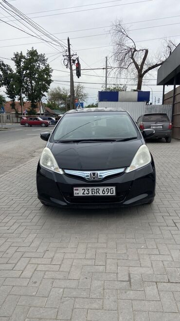 Honda: Honda Fit: 2013 г., 1.3 л, Автомат, Гибрид, Хэтчбэк