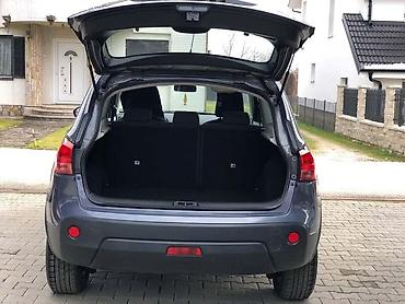 Ostali delovi enterijera: Nissan — 17