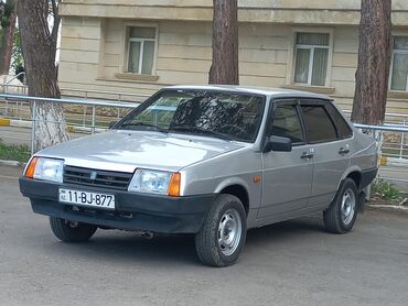 Физика: Lada Samara sedan - Kuzov: 4 qapılı sedan, gümüşü rəng - Nəşr