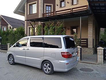 такси караван: Toyota Alphard — просторный японский минивэн серебристого цвета — 2