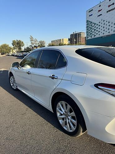 byd e1: Toyota Camry: 2019 г., 2.5 л, Вариатор, Гибрид, Седан — 6