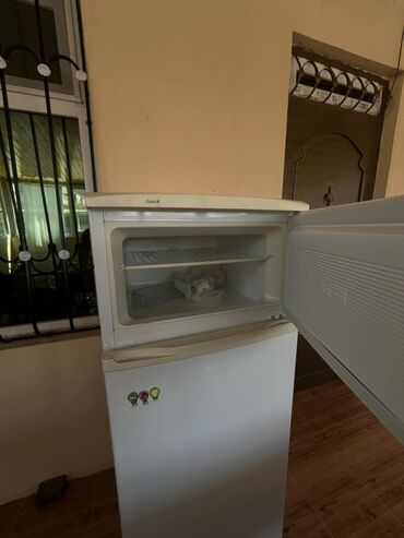 Кастрюли: Consul markalı ağ rəngli ikinəfərlik soyuducu. Bu cihaz, yuxarı