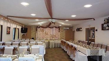 Organizacija događaja: Prodajem 300 komada elegantne bele navlake za stolice.
Tel — 3