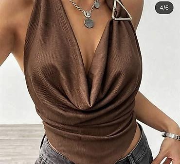 dylan blue: Majica crop top bez rukava sa drapiranim „waterfall“ dekolteom i — 2