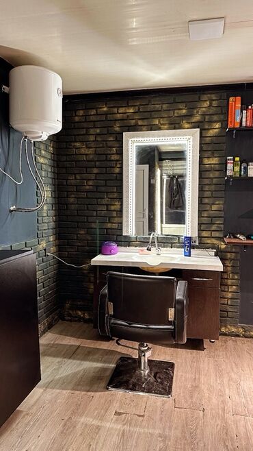 Hazır biznes: 📍 Gənclik metrosu yaxınlığında tam hazır bərbər salonu satılır — 8