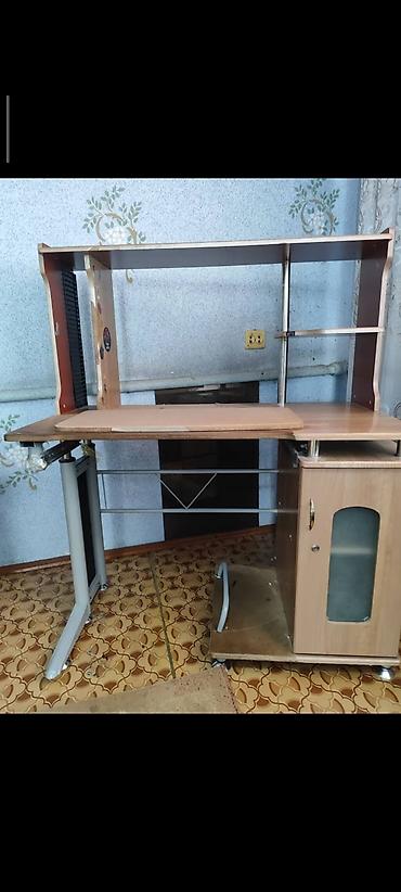 Компьютерный стол, Б/у, С полками
