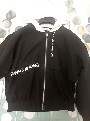 28 azn alınıb. Geyinilib. S, M, L Oversize kimi geyinə bilər