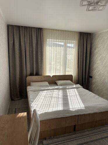 Посуточная аренда комнат: Комната с несколькими спальными местами и базовой меблировкой — 2