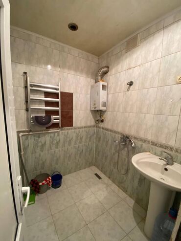 Uzunmüddətli kirayə mənzillər: Ecemi metrosuna yaxin 3 otaq bina evi 5/5 mertebesi ewyali kiraye — 6