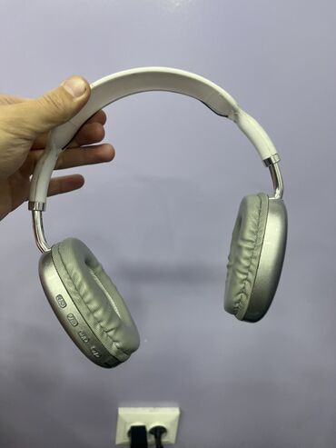 переходник usb type c: Беспроводные накладные наушники (серебристые чашки, белое оголовье)