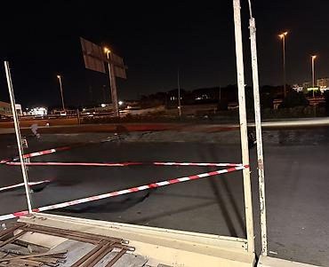 Jalüz qapılar: 2 ədəd jalüz satılır. Tək tək də satıla bilər. Biri pultlu matorladır — 1