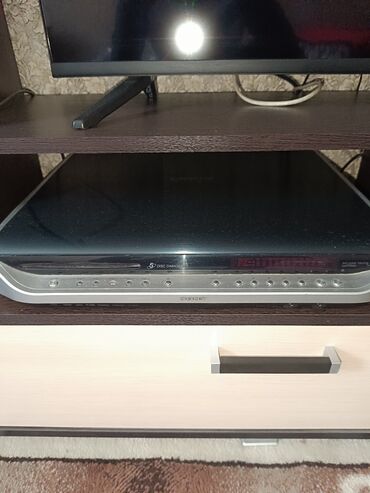 цифровой ресивер: Домашний кинотеатр Sony с DVD-ресивером и комплектом акустики Состав