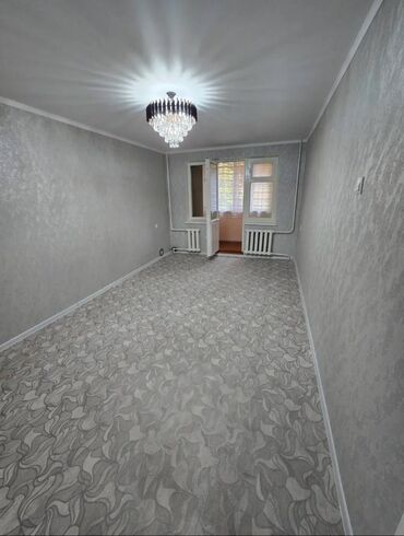 сдаю квартиру микрорайон кокжар: 1 бөлмө, 32 кв. м, 104-серия, 1 кабат, Косметикалык ремонт