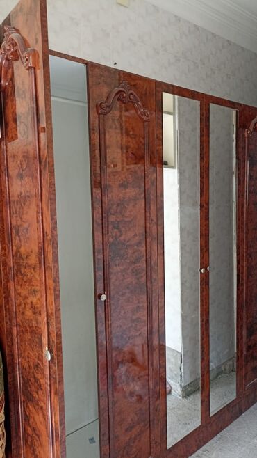 Çarpayılar: İşlənmiş, Açılan, 4 qapılı Düz dolab, Qarderob, paltar dolabı