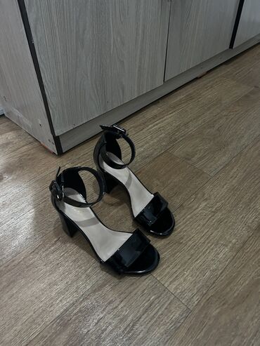 зимний обувь: Туфли 36, цвет - Черный