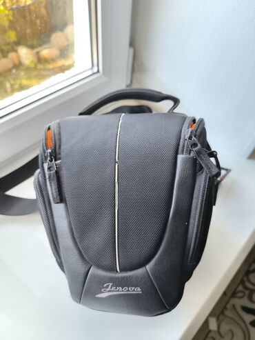 фото модель: Зеркальная камера Canon EOS 600D в комплекте с объективом EF-S 18-55